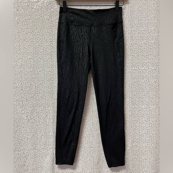 Sweaty Betty All Day 7/8 Leggings Black Animal Emboss Print | size XS - Picture 1 of 10